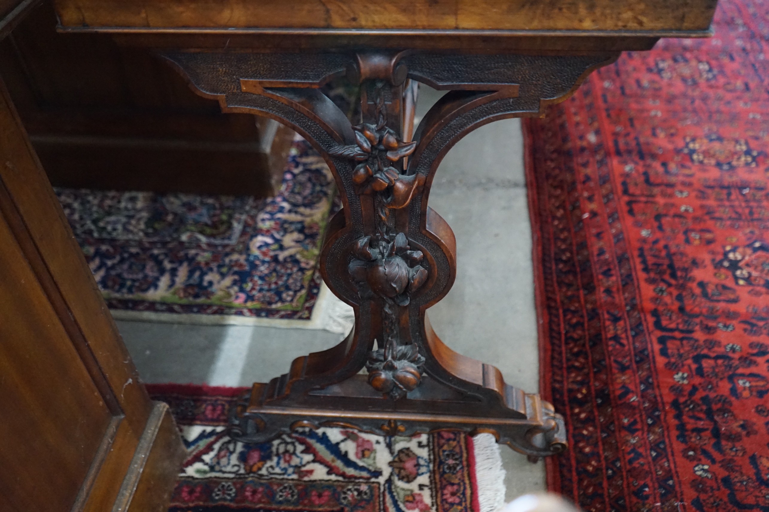 A Victorian rectangular figured walnut centre table, width 106cm, depth 50cm, height 72cm